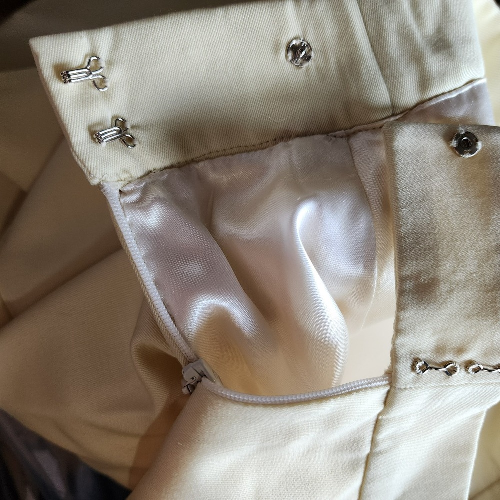 Givenchy Zip Skirt L US10 FR42 – Pastel Yellow, Slim Fit, Pre-Loved - Picture 4 of 6